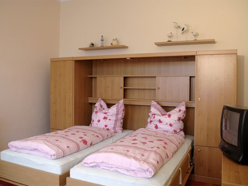 Rostock Ferienwohnungen Haus Astrid: FeWo Seemöwe (Schlafzimmer)